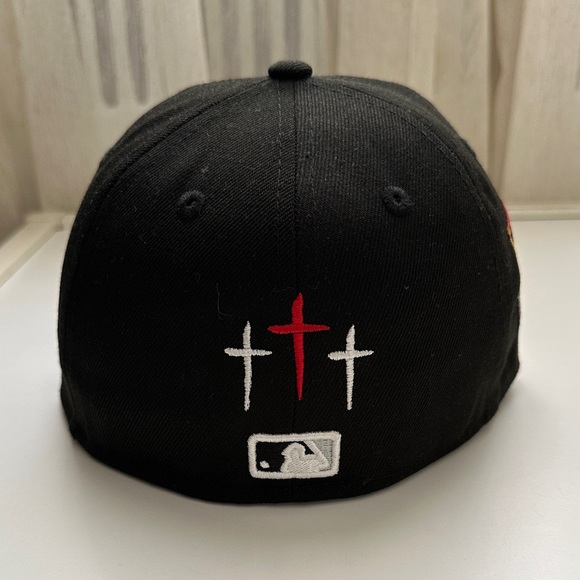 New Era Black Cap with White Embroidery - Picture 5 of 9